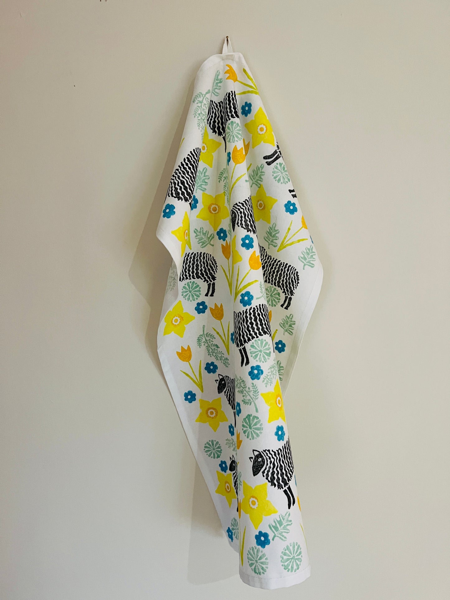 Sheep and Daffodil Tea Towel - Organic Cotton (50 x 70cm)