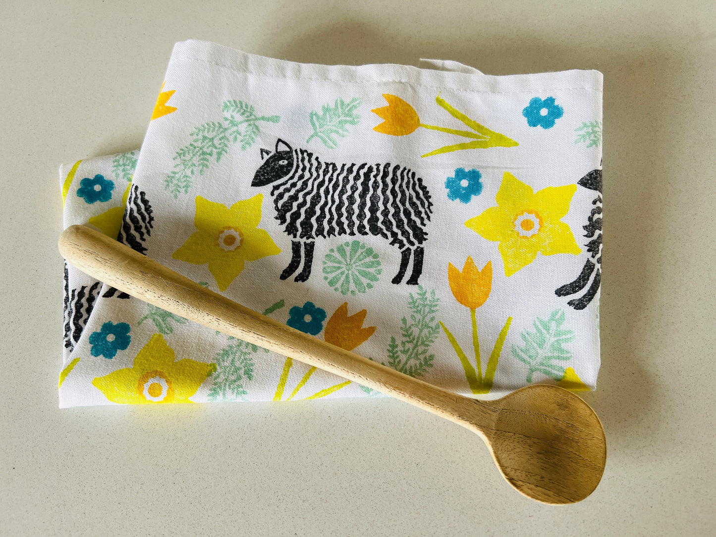 Sheep and Daffodil Tea Towel - Organic Cotton (50 x 70cm)